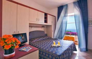 Hotel Residence S.Angelo - mese di Aprile - Entrata Hotel Residence S. Angelo- S. Angelo